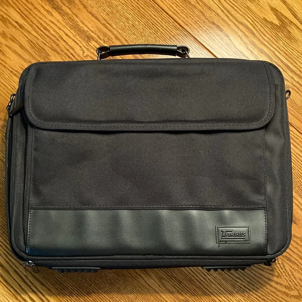Targus, Softside briefcase, laptop, overnighter.